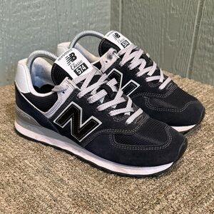 New Balance classic 574 Black/White Sneakers - size 8.5